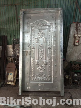 বক্সের দরজা